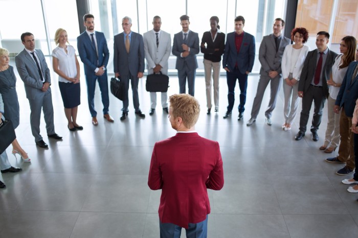 How to Develop Leadership Skills: 10 Qualities of Effective Leaders